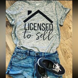 Old Navy EveryWear crew neck T-shirt “Licensed to Sell” Real Estate